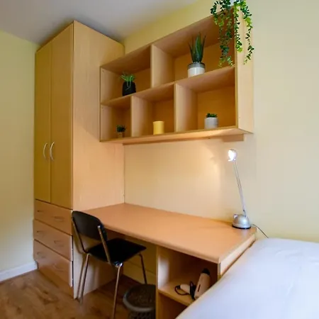 Comfortable 2-bed In Galway