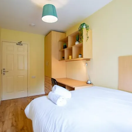 Comfortable 2-bed In Apartment