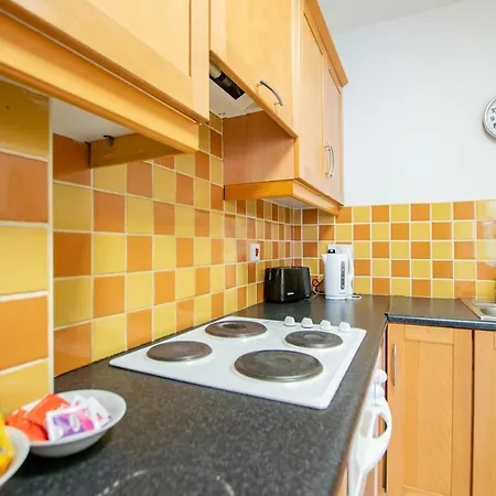 Comfortable 2-bed In Apartment